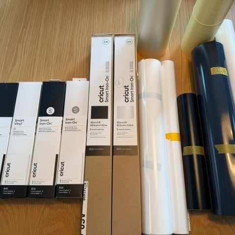 Cricut Venture met origineel onderstel en zeer veel materiaal – perfecte staat!