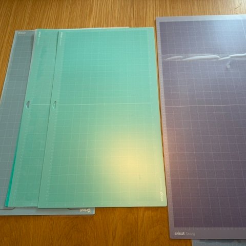 Cricut Venture met origineel onderstel en zeer veel materiaal – perfecte staat!
